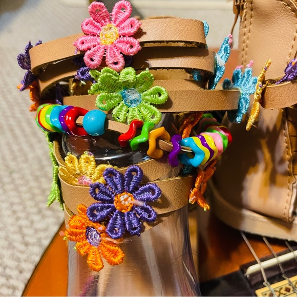 💐Frisky Colorful Floral Zip Back Ankle Thong Sandals! - Picture 7 of 10